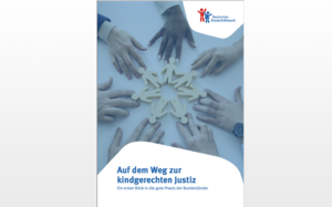 Read more about the article Kinderhilfswerk publiziert Arbeitshilfe zu Kinderrechten für Richterinnen und Richter