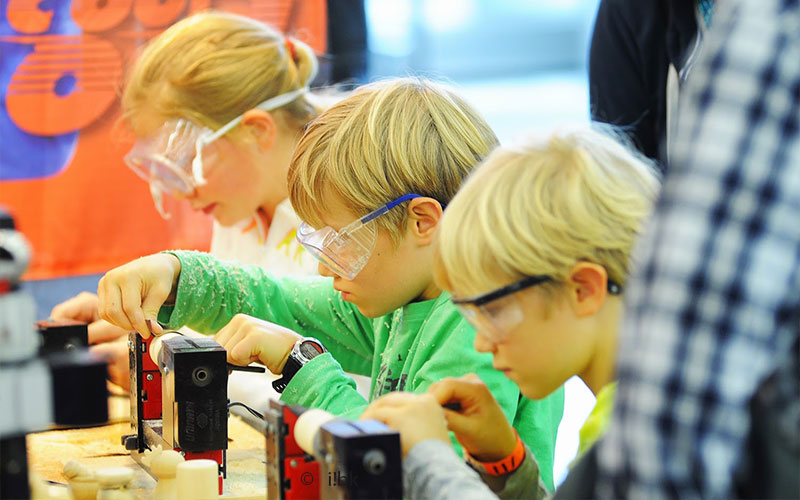 Read more about the article Spannende Experimente, Workshops und Spiele