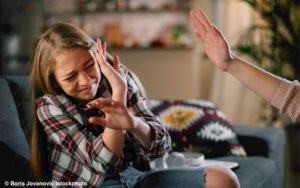Mehr über den Artikel erfahren Jedes 10. Schweizer Kind erhält Ohrfeigen