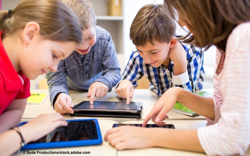 Mehr über den Artikel erfahren Die Hälfte der Schulkinder nutzt im Unterricht ein Tablet