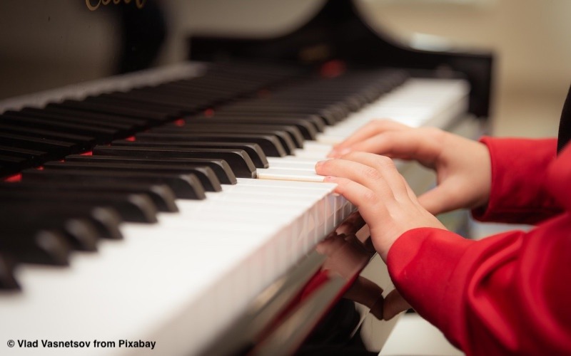 Du betrachtest gerade Mehr als Noten: Was Musik Kindern wirklich bringt