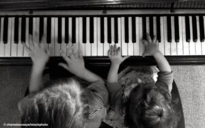 Mehr über den Artikel erfahren Wie gemeinsames Musizieren die Empathie von Kindern stärkt