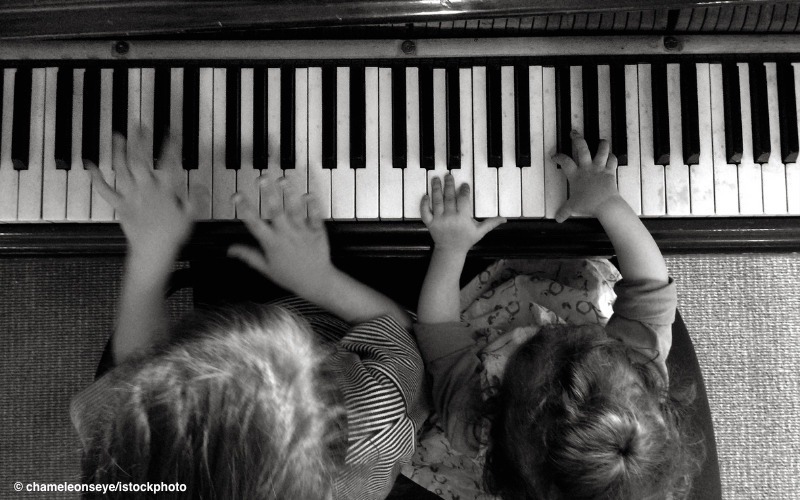 Mehr über den Artikel erfahren Wie gemeinsames Musizieren die Empathie von Kindern stärkt