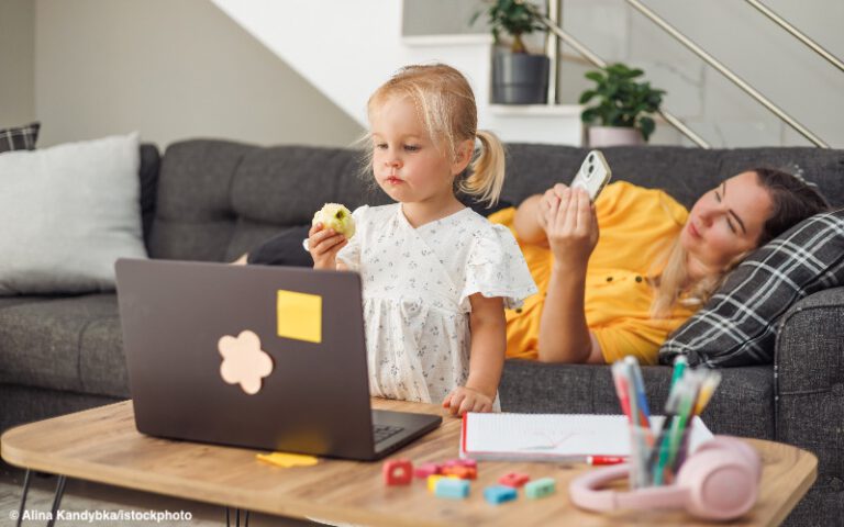 Frühe Bildschirmzeit – großes Risiko für Lesefähigkeit und Mathematikverständnis