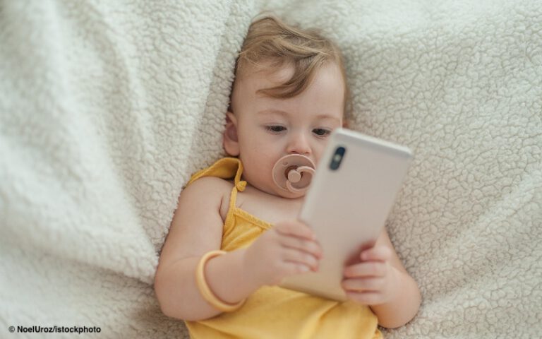 Früher Smartphone-Besitz erhöht Gesundheitsrisiken bei Kindern deutlich