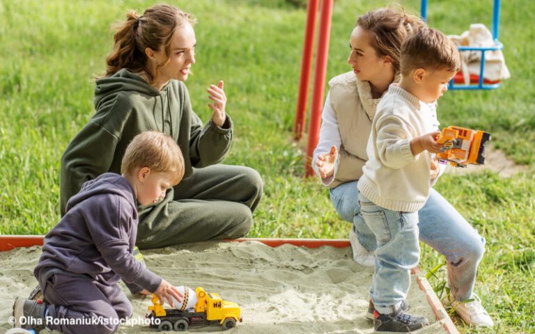 Kinderbetreuung in Deutschland: Mehr als die Hälfte der Eltern von Ausfällen betroffen