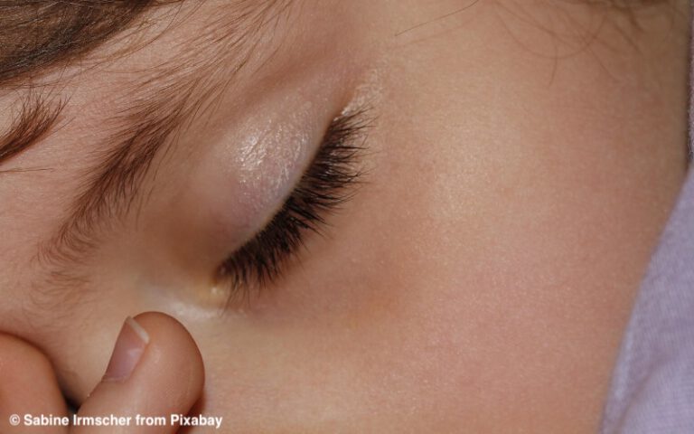 Pink Noise im Kinderzimmer? Studie warnt vor Risiken