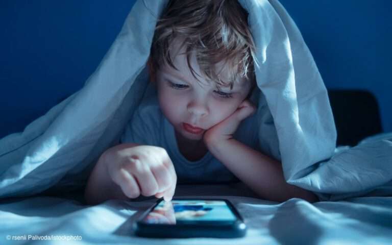 Social Media gefährdet Bildung und Psyche von Kindern deutlich