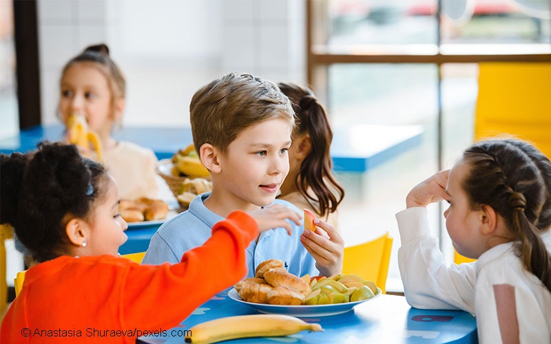 Du betrachtest gerade Tag der Zahngesundheit 2026: Kauen macht Kinder fit